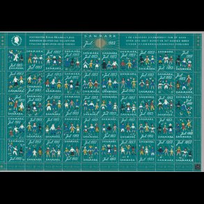 1953, Brn i nationaldragt, helark, foldet,