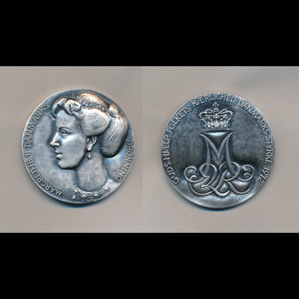 Margrethe II, Danmarks Dronning, slvmedalje udfrt af Sporrong, nr 888/3000,