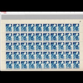 1943, Lille pige med juleroser, helark, ufoldet, fold i hjre marginal, #