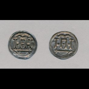 .936-987, Harald Bltand, halvbrakteat, Hedeby, Hbg 1, 01, 11/25