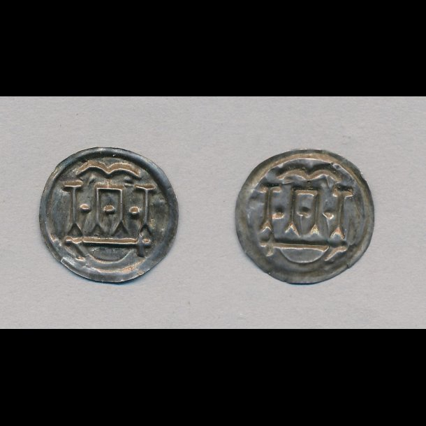 .936-987, Harald Bltand, halvbrakteat, Hedeby, Hbg 1, 01, 11/25