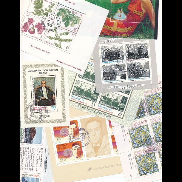 Miniark fra hele verden, 2 Leuchtthurm album med kassetter samt indstiksbog, 5137,