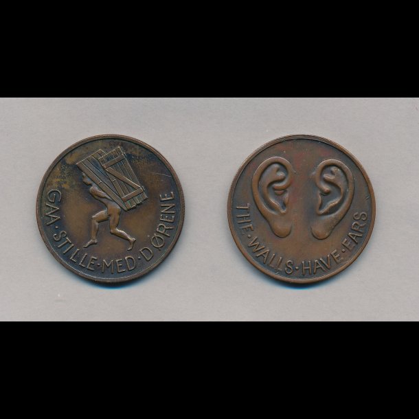 Medalje, "G� stille med d�rene" / "The walls have ears",