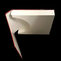 rsmappekassette i rdt bogbind m. guldtryk. Format 25 x 25 x 5,5 cm