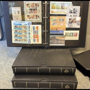 3 stk sorte Leuchtthurm ringbind og kassetter, fyldt med verdens frim�rker, 5170,