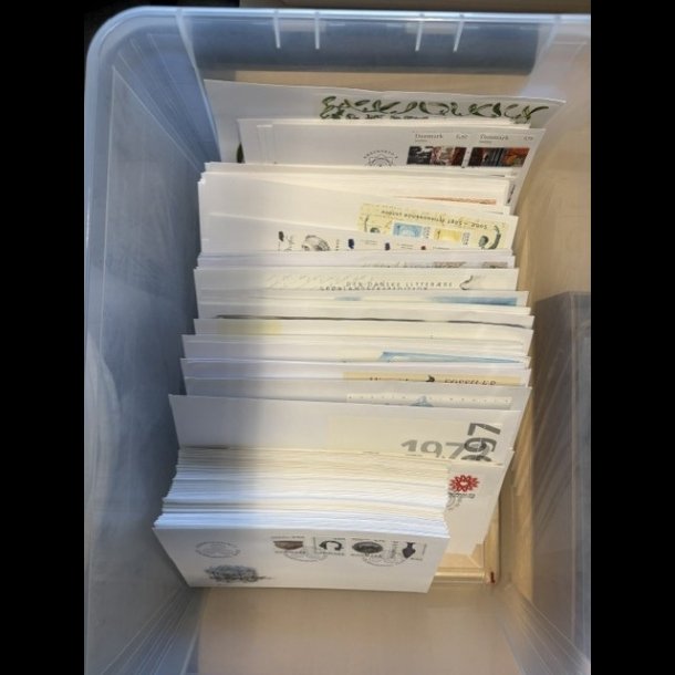 Samling danske f�rstedagskuverter, v�rdi ca 12.000,-kr, i kasse, 5176
