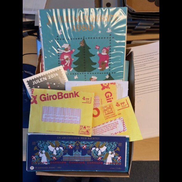 Kasse med div salgsmateriele, mega-striber, firmajulem�rker, 5157,