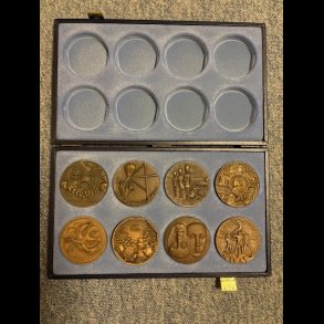 1976 - 83 Tivoli medaljer, 8 stk, original bl ske, bde Kauko Rsnen, og Bjrn Wiinblad,